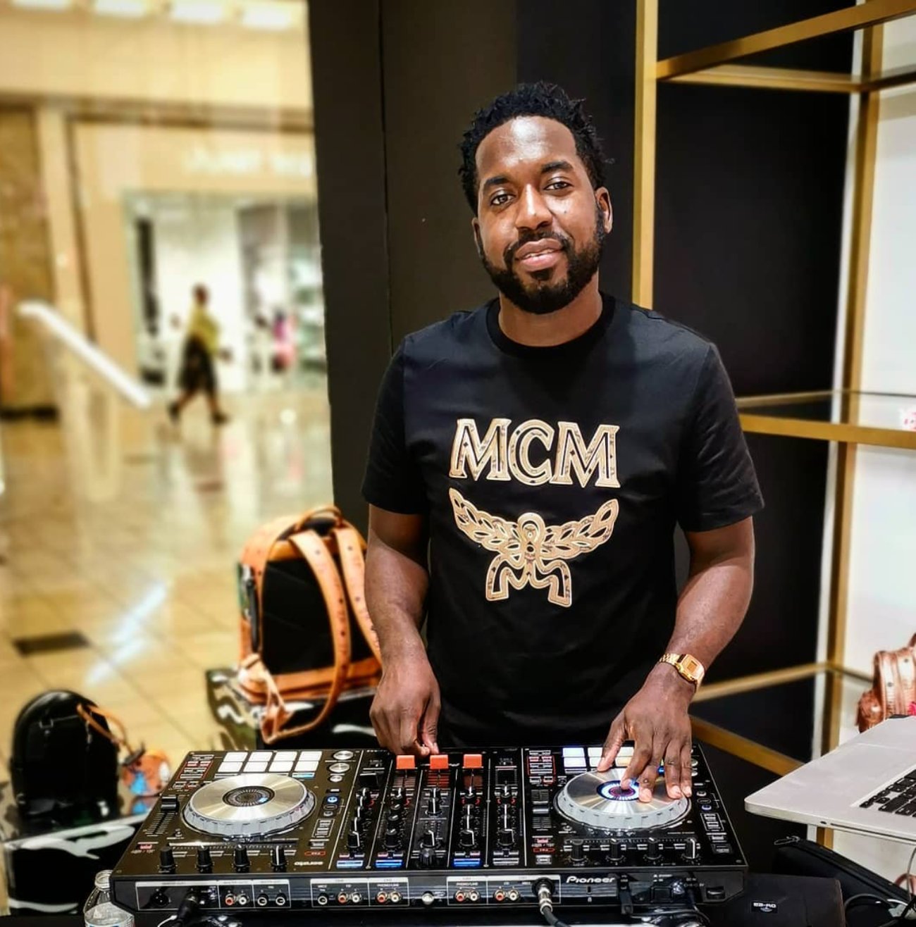 Love what you do. An in-store set