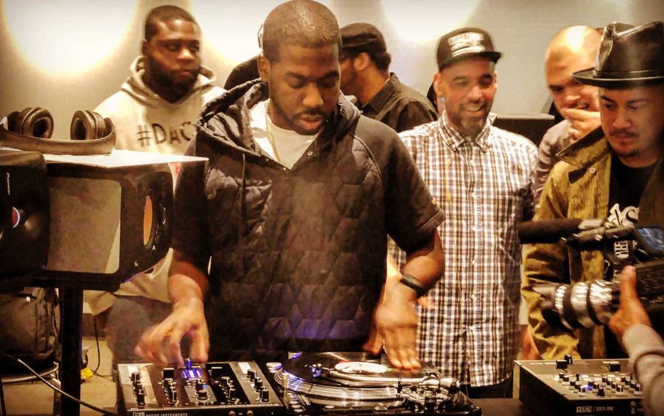 Scratch set with the crowd leaning in, Atlanta, 2015